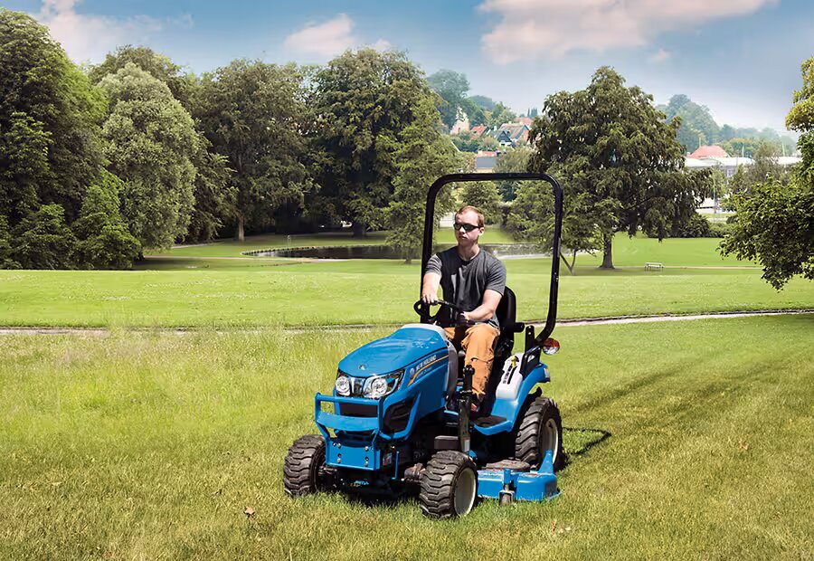 NEW HOLLAND BOOMER 25C - COMPACT TRACTOR NEW HOLLAND BOOMER 25C - COMPACT TRACTOR