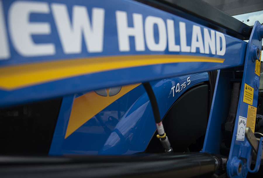 NEW HOLLAND T4.55S TRACTOR NEW HOLLAND T4.55S TRACTOR